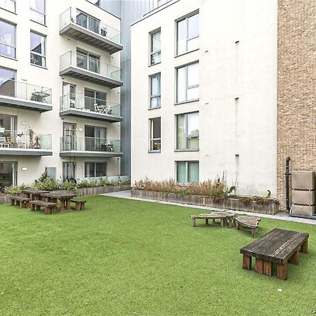 Modern Serviced 3-Bedroom Flat In East London Exteriör bild