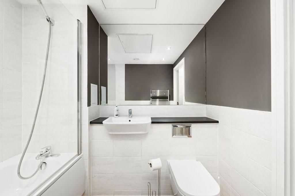 Modern Serviced 3-Bedroom Flat In East London Exteriör bild