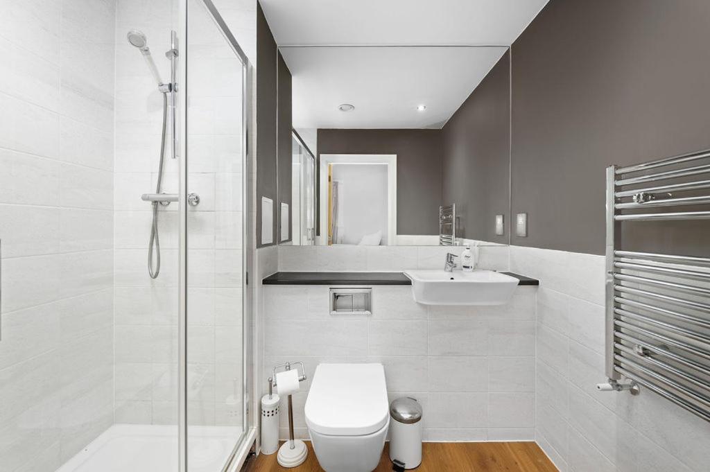 Modern Serviced 3-Bedroom Flat In East London Exteriör bild