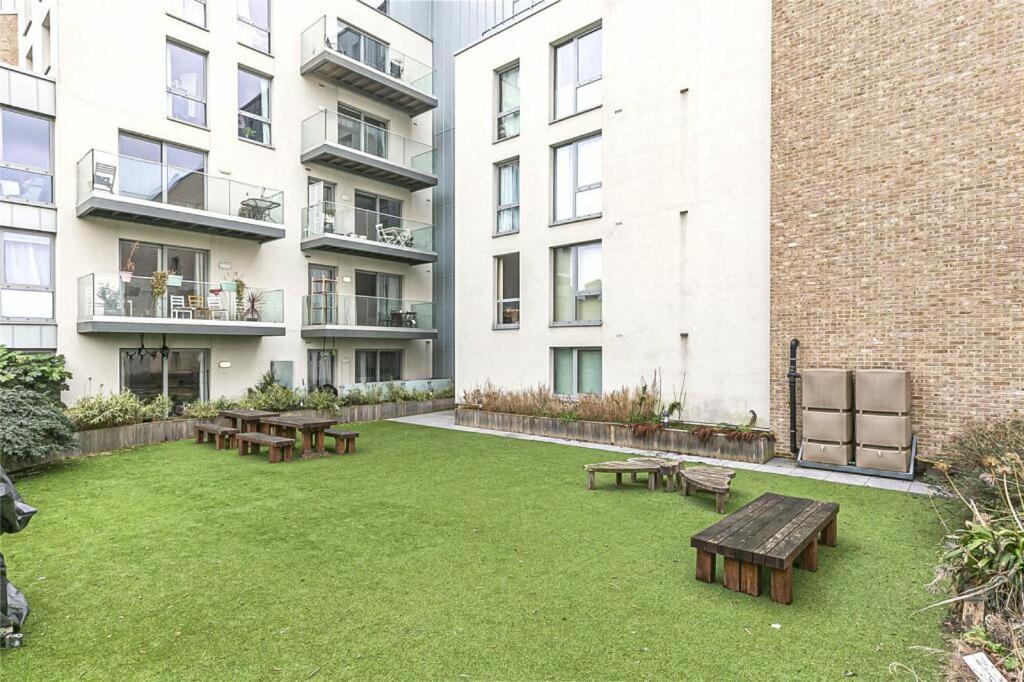 Modern Serviced 3-Bedroom Flat In East London Exteriör bild