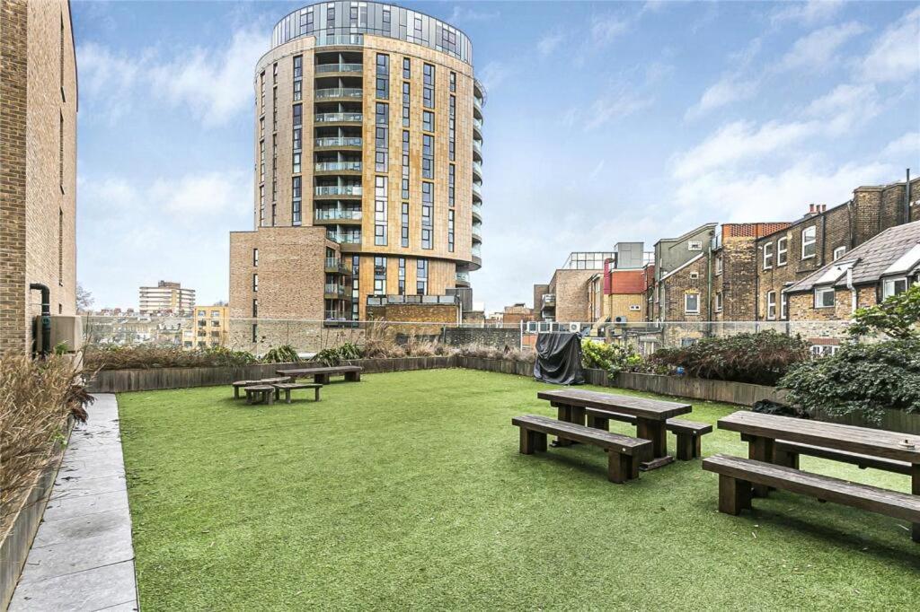 Modern Serviced 3-Bedroom Flat In East London Exteriör bild
