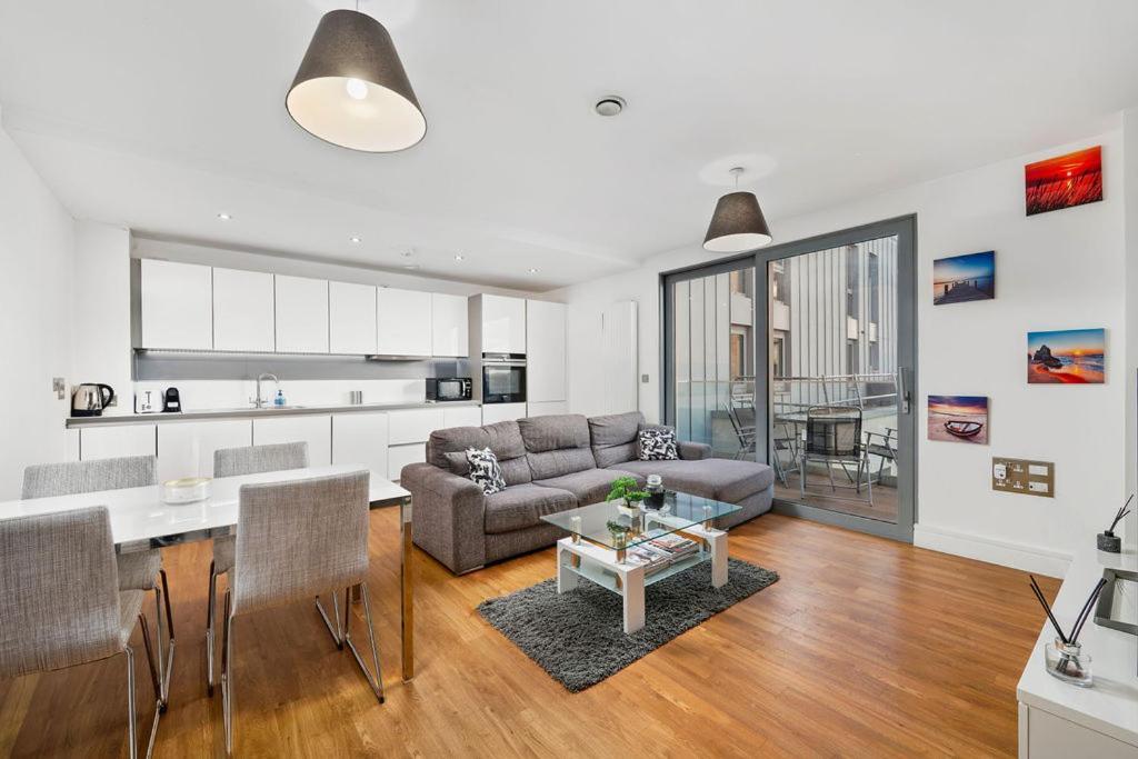 Modern Serviced 3-Bedroom Flat In East London Exteriör bild