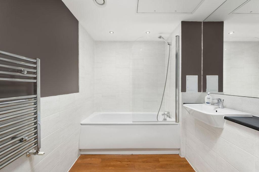 Modern Serviced 3-Bedroom Flat In East London Exteriör bild
